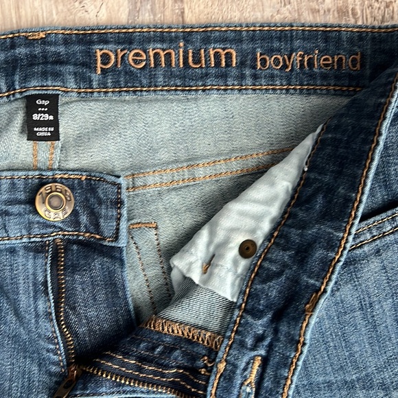 WOMENS GAP BOYFRIEND JEANS SZ 8/29R - Picture 2 of 3